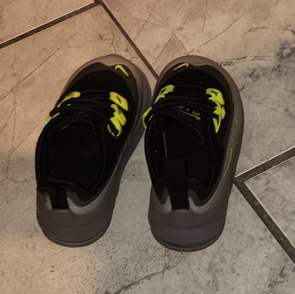 Nike - Picture 2 of 6